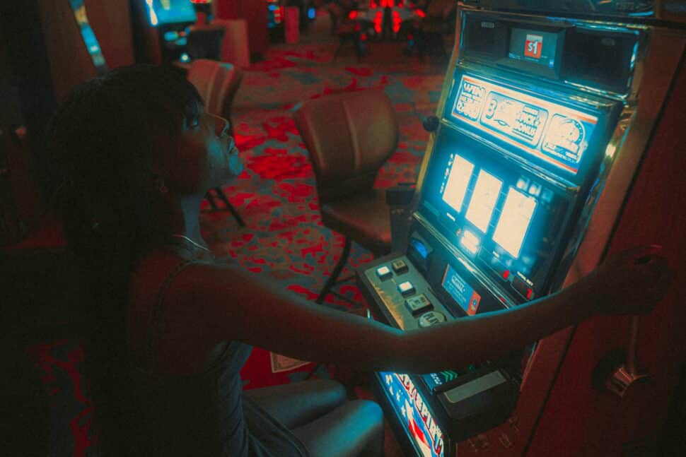 frankie cordoba qekc9dPjr2U unsplash ¿Es posible? Cómo ganar dinero en las máquinas del casino sin perder todo