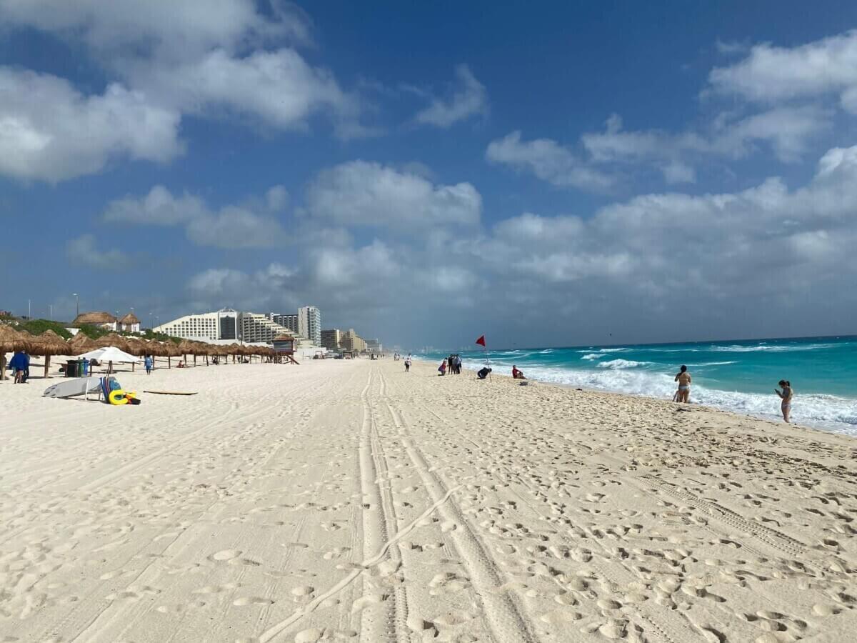 🌴 Playa Delfines Cancún (2025): Mirador, letras CANCÚN, horarios y cómo llegar playa delfines cancun 7 🌴 Playa Delfines Cancún (2025): Mirador, letras CANCÚN, horarios y cómo llegar