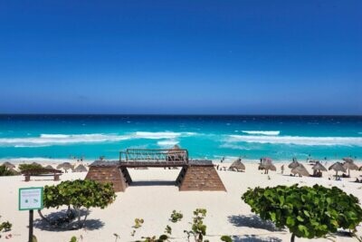 portada-playa-delfines-cancun-4