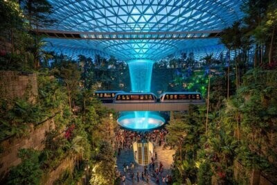 jewel changi singapur noche 287ebdff 1200x800 ✈️ Los 5 aeropuertos que debes visitar este [year] (aunque no tengas vuelo)