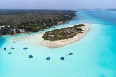 Dónde y cómo contemplar las tonalidades más deslumbrantes de la Laguna de los Siete Colores bacalar laguna 7 colores tour tradicional recorrido familiar que hacer nadar viajar chetumal tips barato mjE24aDp3ZuLa3p2 Dónde y cómo contemplar las tonalidades más deslumbrantes de la Laguna de los Siete Colores
